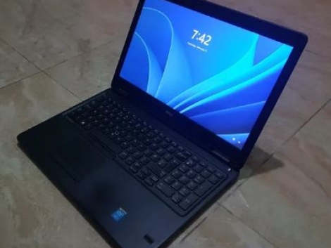 Dell lattitude E5550 b